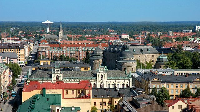 Örebro kommun har ett tydligt och utvecklat arbetssätt för att säkerställa att deras konsumtion inte leder till brott mot mänskliga rättigheter i produktionsländer.  Nu får  de pris för sitt arbete. Foto: Fredrik Källén.