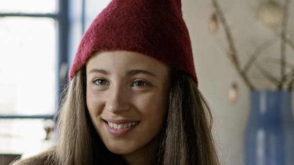 Her ses hovedpersonen, nissepigen Tinka, fra TV 2’s julekalender ’Tinkas Juleeventyr’. Foto: Agnethe Schlichtkrull/TV 2
