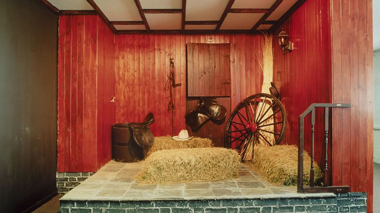 © Bridget Smith, Glamour Studio (Stable), 1999, Museum der bildenden Künste Leipzig