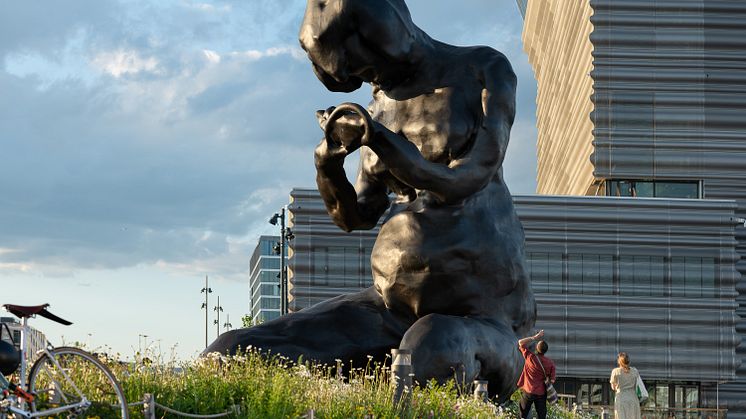 Tracey Emin's sculpture «The Mother» in front of the Munch Museum