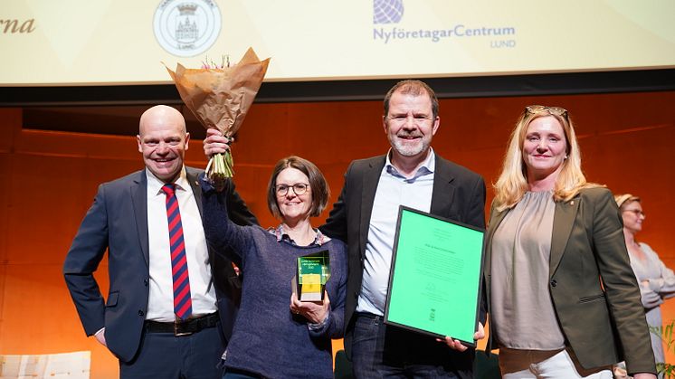 Från vänster: Anders Almgren (S) ordförande kommunstyrelsen, Martina Kvist Reimer, EVP Red Glead Discovery, Johan Evernäs, VD Red Glead Discovery samt Therese Fällman, chef hållbar tillväxt Lunds kommun