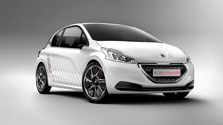 Peugeot på bilsalongen i Frankfurt 2013: Klimatsmarta innovationer med luft i tankarna - Peugeot 2008 HYbrid Air och 208 HYbrid FE 