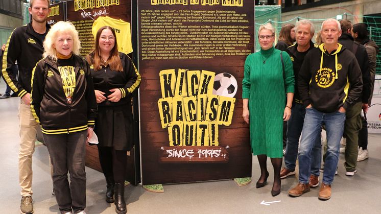 Ausstellungseröffnung Kick racism out