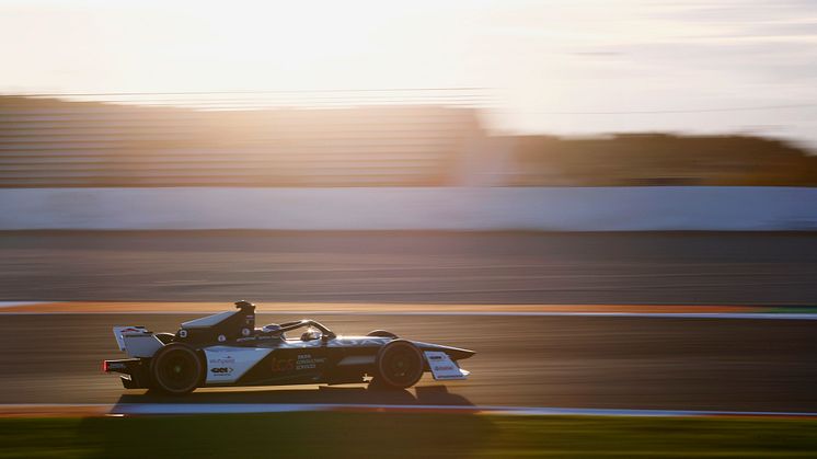 J_TCS_Racing_S9_Valencia_Jaguar_I-TYPE_6_161222_001