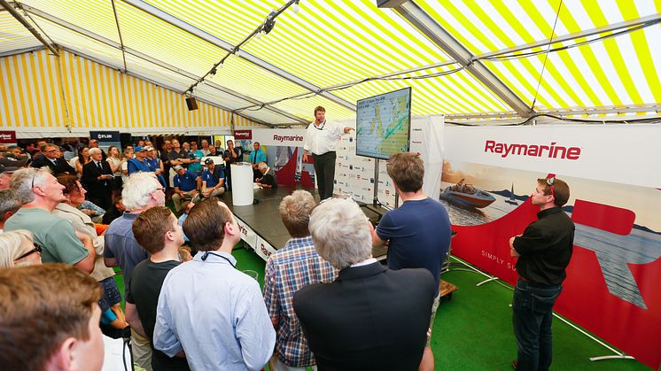 High res image - Raymarine - RTIR pre-race weather briefing with Simon Rowell(copyright Paul Wyeth)