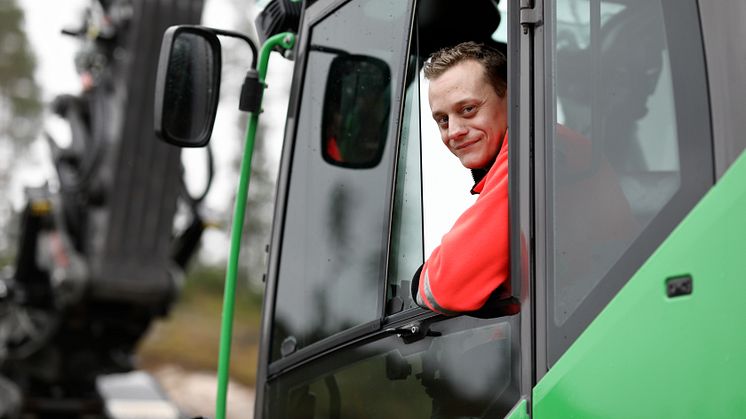 Viktor Persson i sin gröna EC300E
