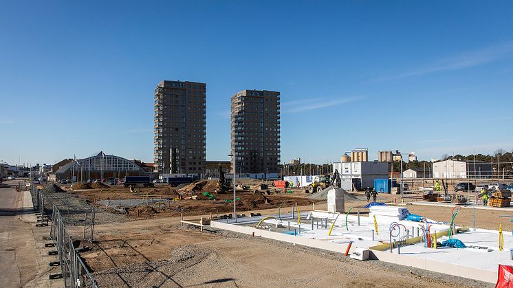 Bygget av Brf Ribbhusen är nu igång. Sammanlagt bygger Riksbyggen cirka 700 bostäder vid Spårvagnshallarna.