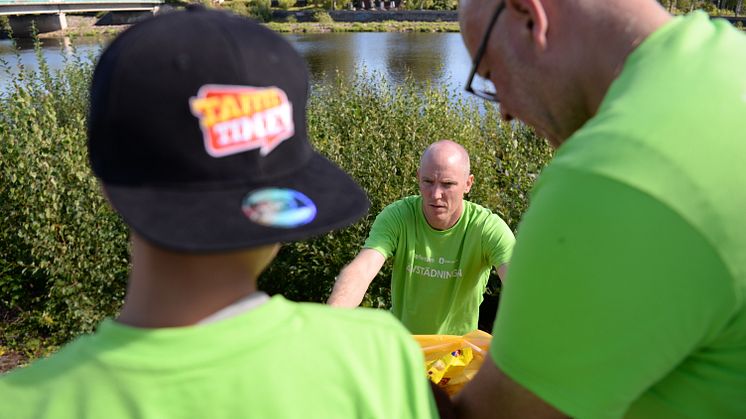 Älvstädning2018 Björn Ferry och Bollnäs Simsällskap