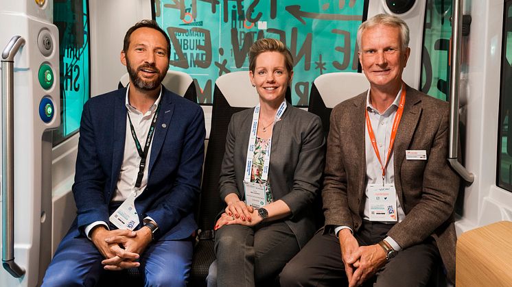 Från vänster till höger: Xavier Salort, Head of Sales, EasyMile; Sofia Malander, vd Östgötatrafiken och Gunnar Schön, vd Transdev Sverige AB