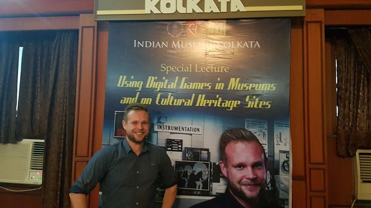 Marcus Toftedahl, adjunkt och i medier, estetik och berättande Högskolan i Skövde, hade en öppen föreläsning på Indian Museum of Kolkata. Där visade han de projekt som Högskolan gjort tillsammans med svenska museer som Karlsborgs fästning.
