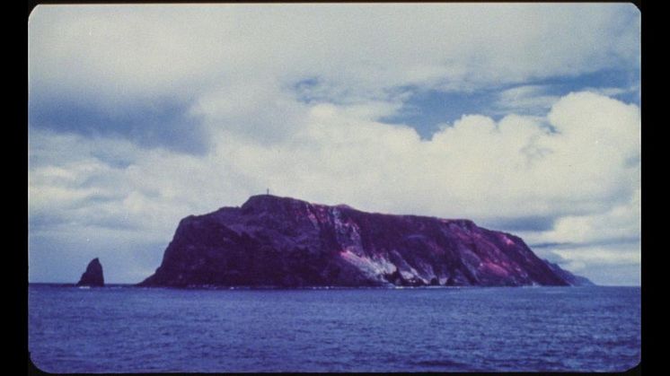 volcano-what-does-a-lake-dream.jpg