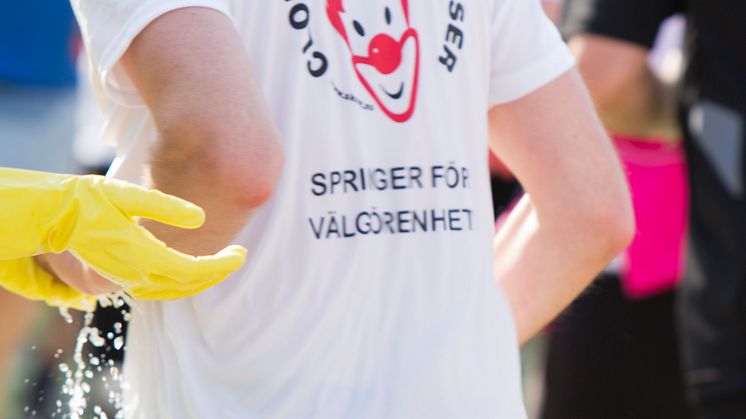 Springer in miljoner till välgörenhet