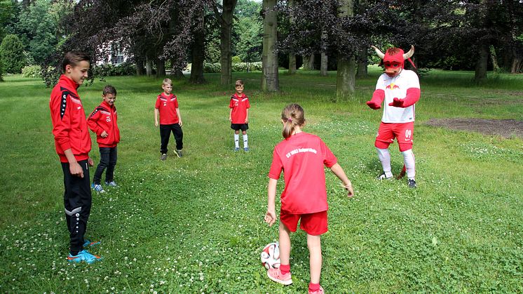 SV 1863 Belgershain übergibt Spende im Kinderhospiz