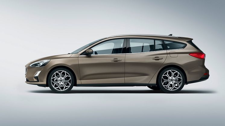 FORD_2018_FOCUS_TITANIUM_STUDIO_03
