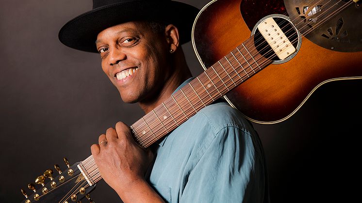 Bluesmannen och legenden Eric Bibb spelar i Musikriket, 4–10 februari 2019. Foto Iza Boëthius.