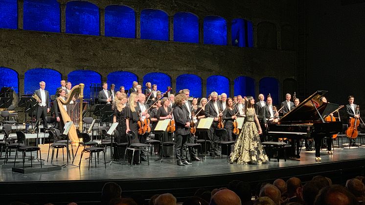 Göteborgs Symfoniker, Santtu-Matias Rouvali och Alice Sara Ott får ovationer i Salzburg.