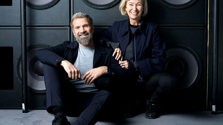 Henrik og Louise Obel foran Dolby Atmos højttalere i BIG BIO i Nordhavn