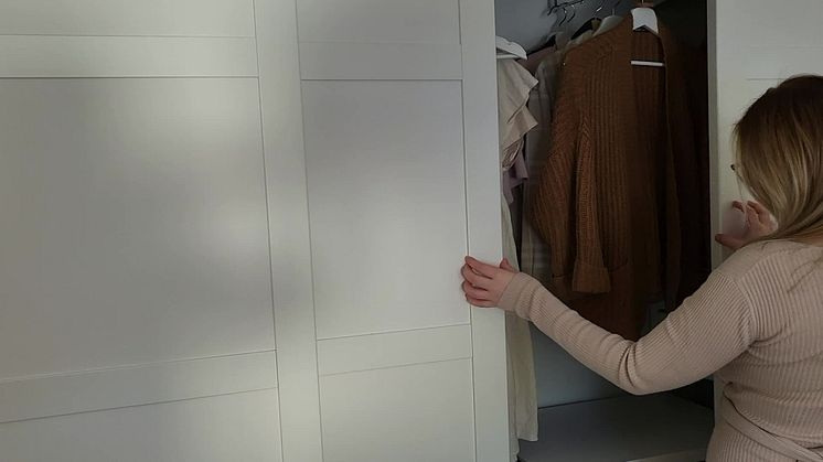 Angelicas fleksible soveværelsesgarderobe