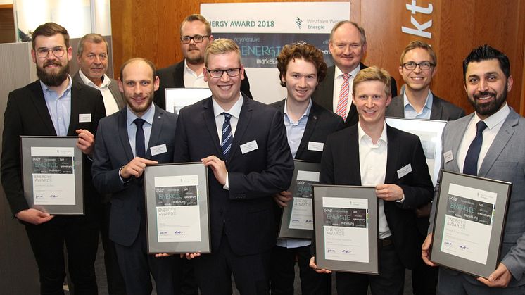 Jan-Henrik Zünkler, Juryvorsitzender Klaus Meyer, Bastian Korthauer, Lukas Diermann, Jannis Bohlmann, Roland Unruh, WWE-Geschäftsführer Dr. Stephan Nahrath, Fynn Christian Bollhöfer, Fabian Schoden, Moaid Ismail Othman (v.l.)