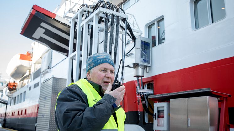PÅ STRØM: