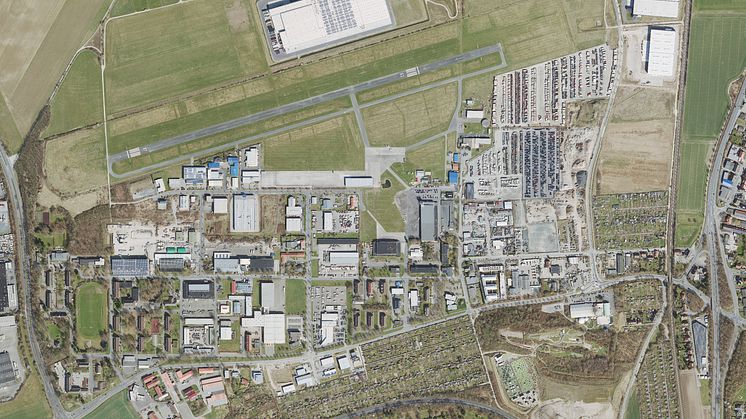 Luftbild des Gewerbegebiets Hildesheim Nord. Die Tiefbauarbeiten für das reine Glasfasernetz sind  gestartet. (Geobasisdaten © Stadt Hildesheim)