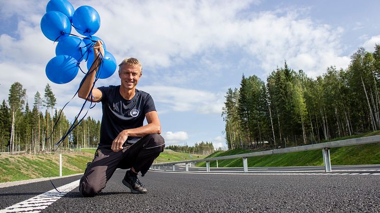 Tomas Viker är redo för löparna i E16 Run. Foto: Vansbrosimningen