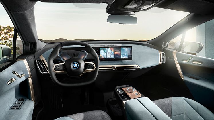 BMWiX-4