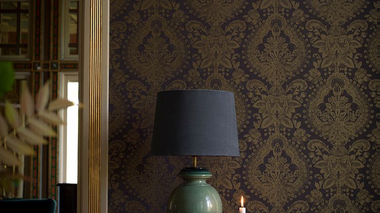 Oriental Dreams - Budoir Medallion