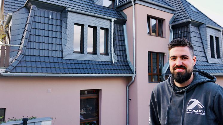 Der RM Sanierungspreis in der Kategorie Dach geht 2021 an Jan Beul vom Dachdeckerbetrieb KAULARTZ Dach + Fassade.