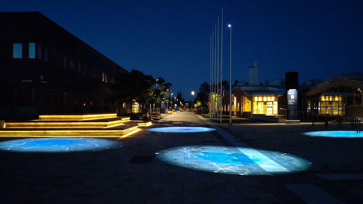 Ny belysning vid Regnbågsallén i Luleå. Foto: Akademiska Hus 
