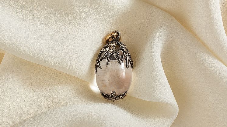 Fabergé-hänge av Alma Pihl