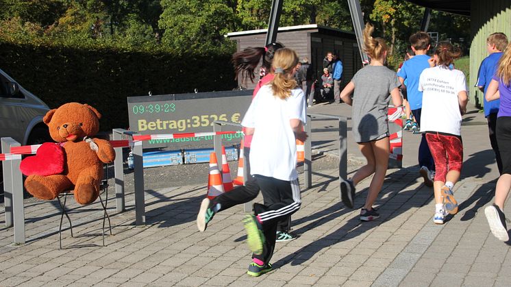 Sponsorenlauf in Oschatz: Thomas-Mann-Gymnasium läuft für Bärenherz