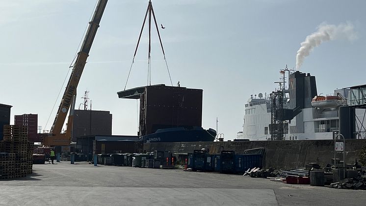 Rødby ferry berth 1: Unloading of ramp