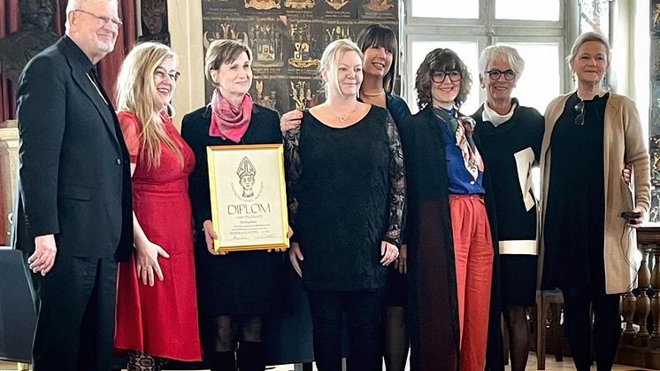 Martin Lind, Gastronomiska Akademiens president, Anette Rosvall, Anita Lindström, Karoline Nordefors, AnnaAntonia Svedberg, Ella Nilsson samt Sissela Kyle, stol nummer 6 Gastronomiska Akademien. Saknas gör Ida Ström. Foto Ingela Holm