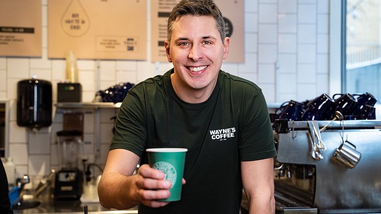 Wayne's Coffee är Sveriges första KRAV-märkta kafékedja, och serverar endast KRAV-märkt kaffe. På bilden: Daniel Nordström, Produkt- och hållbarhetschef