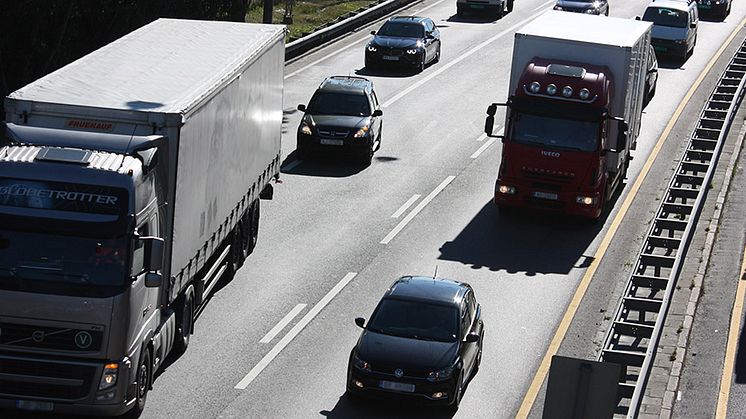 Luftforurensning fra transport har generelt gått ned de siste tiårene på grunn av forbedrede drivstoff- og kjøretøyutslippsstandarder. Likevel er transport fortsatt en betydelig kilde til dårlig luftkvalitet i byer. Ill.foto: NILU