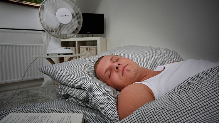 Es gibt einige einfach zu realisierende Gegenmaßnahmen, um auch wenn es heiß wird, in den Schlaf zu finden. Foto: SIGNAL IDUNA