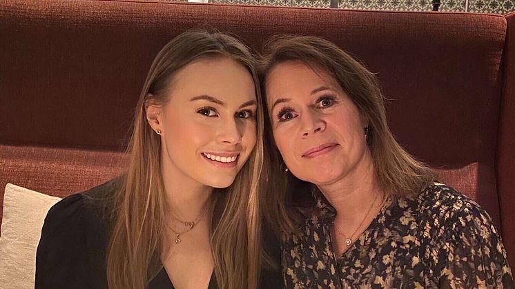 D-stract's grundare, Ebba Reinholdt och Carina Reinholdt.