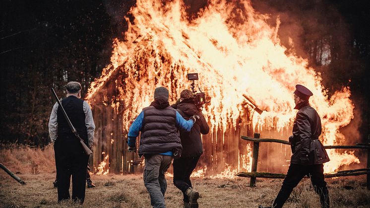 I KRIG OG KÆRLIGHED. Thure Lindhardt 