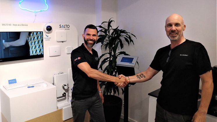 SALTO Systems VD Dennis Postol och Boka Tvättid Sveriges VD Peter Strand