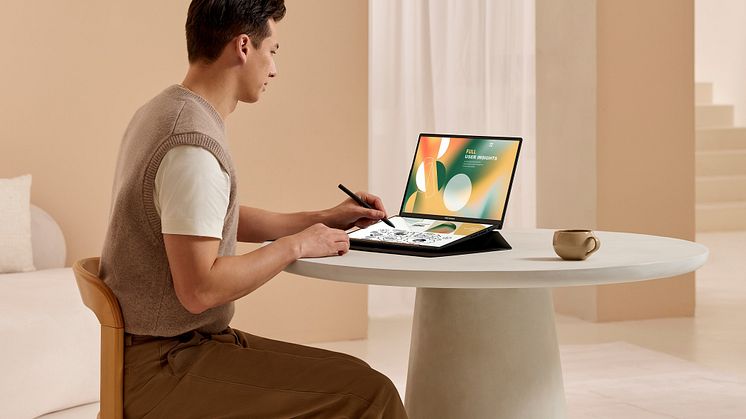 ASUS-ZenbookDUO-OLED_3_Dual-Screen