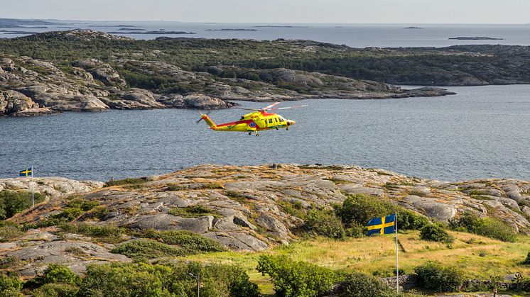 Sörjande talar med pressen för att hedra de döda 