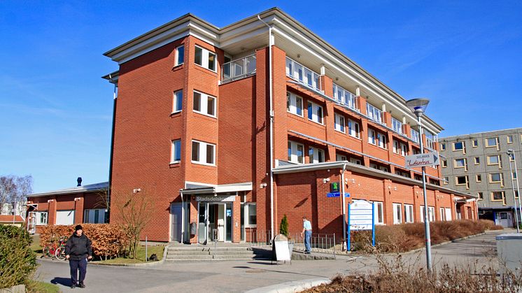GöteborgsLokaler installerar solcellspaneler på Selma Lagerlöfs Torg