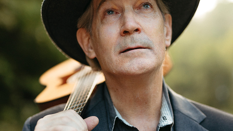 Doug Seegers bjuder på en blandning av klassiska julsånger, country-gospel och inte minst sina egna och starkt personliga sånger.