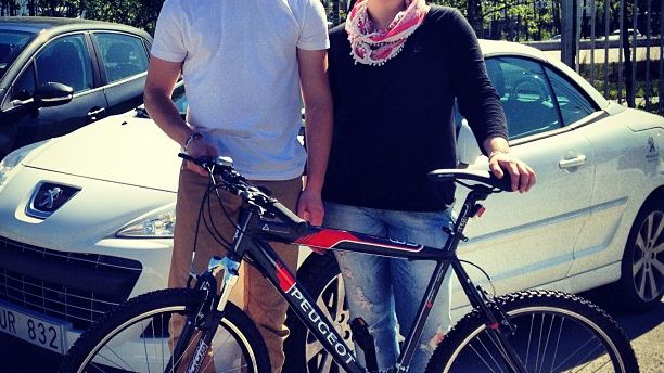 Martin Svensson och Cathrine Hedberg från organisationen Ung cancer deltar i årets Vätternrundan