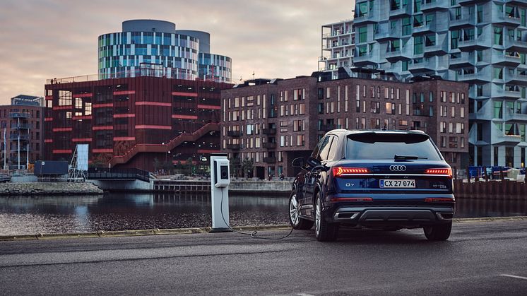 Audi Q7 TFSI e (Navarreblå)