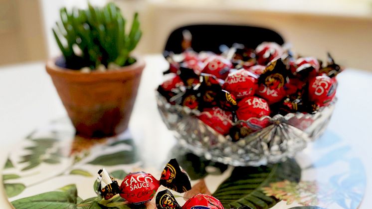Först på Hemmakväll lanseras Nöt-Créme-pralin med smak av Santa Maria tacosås.