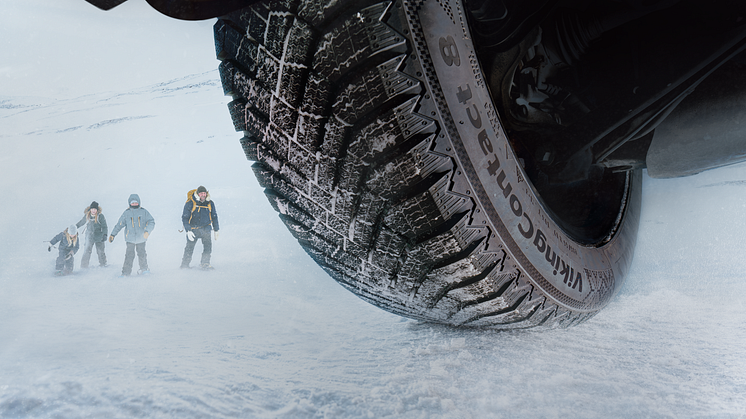VC8_Snowshoeing - Main Shot. Product..png