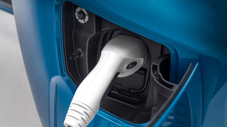 Ford E-Transit Custom Sport Digital AquaBlue (4)