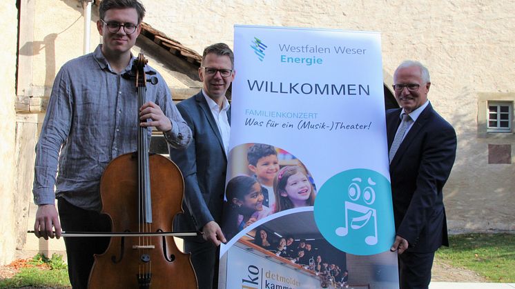 Max Gundermann, Projektleiter für die Familienkonzerte, Michael Wippermann, Leiter Regionalbereiche Westfalen Weser Netz, und Bürgermeister Robert Klocke.